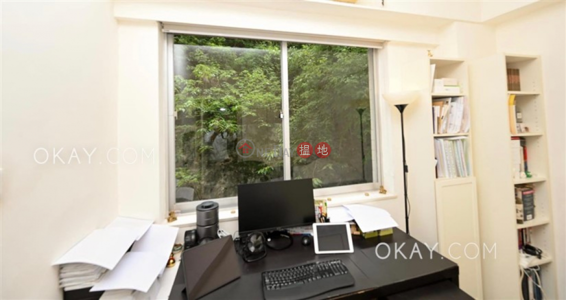 Exquisite 3 bedroom with balcony & parking | For Sale | United Mansion 騰黃閣 Sales Listings