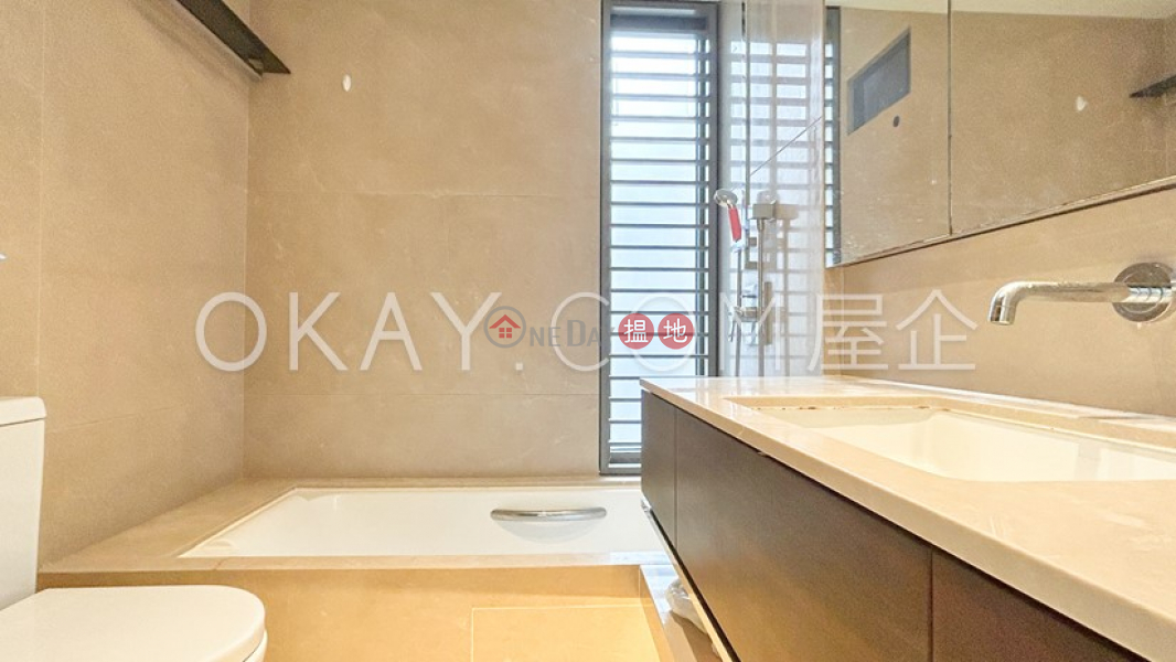 HK$ 16.6M, Regent Hill, Wan Chai District Tasteful 2 bedroom with terrace & balcony | For Sale