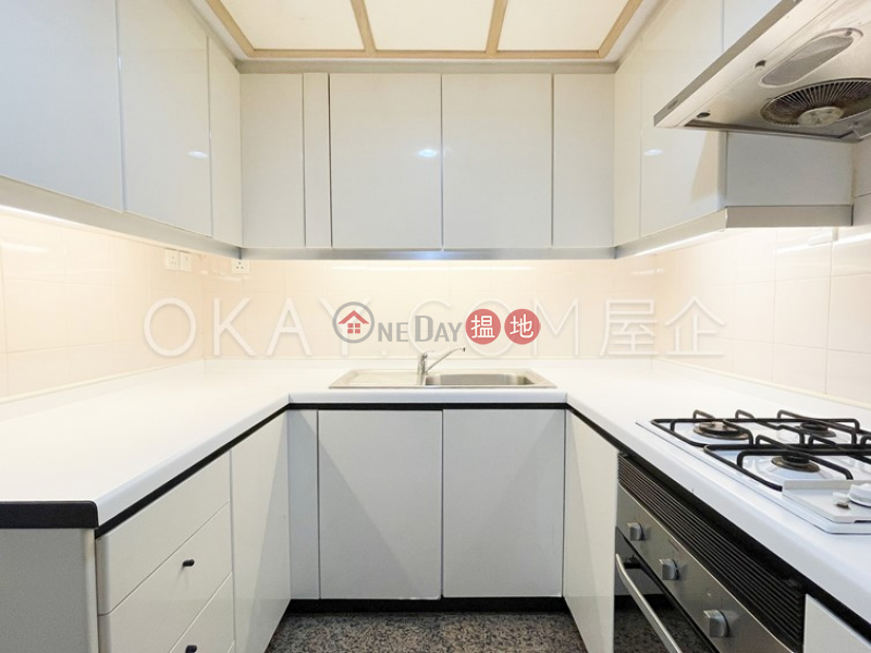HK$ 19.8M, Convention Plaza Apartments, Wan Chai District | Charming 2 bedroom on high floor | For Sale