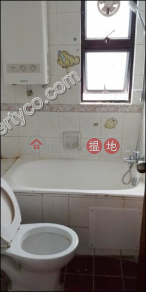 HK$ 22,800/ month Fung King Court, Western District, Apartment with Rooftop for Rent in Sai Ying Pun