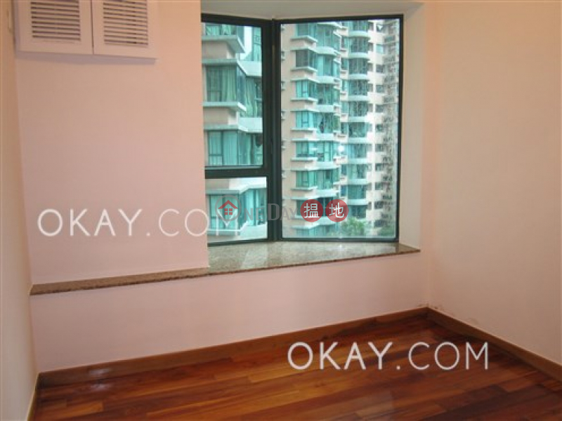 Unique 3 bedroom with balcony & parking | Rental | Hillsborough Court 曉峰閣 Rental Listings