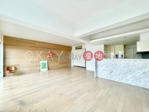 Lovely 2 bedroom with balcony & parking | For Sale | Golden Fair Mansion 金輝大廈 _0