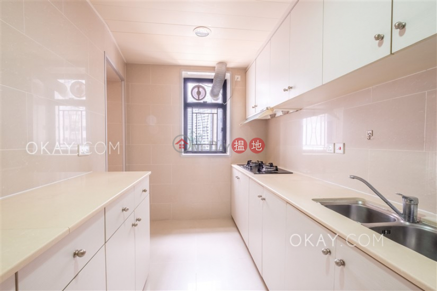 HK$ 39.5M Beverly Hill | Wan Chai District Lovely 3 bedroom with balcony & parking | For Sale