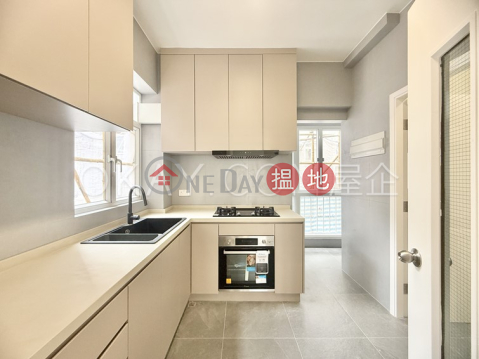 Charming 3 bedroom with balcony & parking | Rental | Envoy Garden 安慧苑 _0