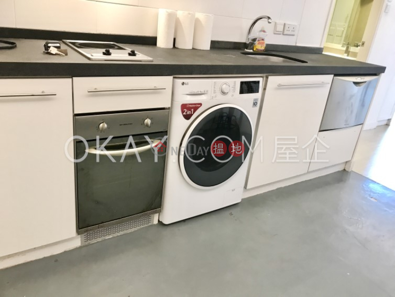 Nicely kept 1 bedroom with terrace & balcony | Rental | 122 Hollywood Road 荷李活道122號 Rental Listings