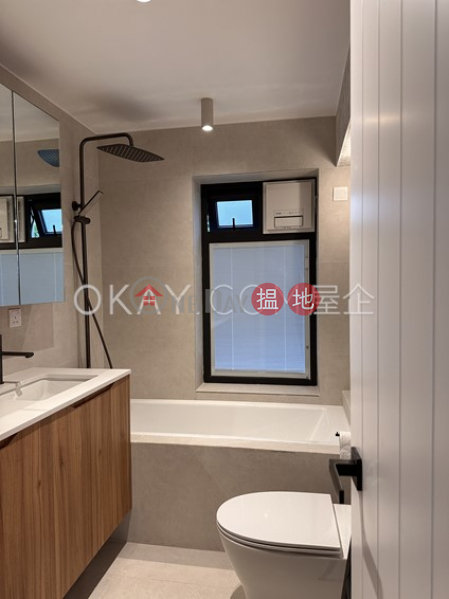 HK$ 25,000/ month | Nga Lai Yuen | Tsuen Wan Lovely house with balcony | Rental
