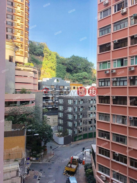 King\'s Court | 2 bedroom Mid Floor Flat for Sale | 14-16 Village Road | Wan Chai District | Hong Kong, Sales | HK$ 9M