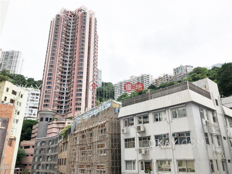 HK$ 34,000/ 月|山村大廈灣仔區2房2廁,露台《山村大廈出租單位》