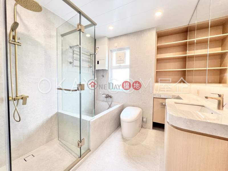 HK$ 108,000/ month, Craigmount | Wan Chai District | Unique 3 bedroom on high floor with parking | Rental