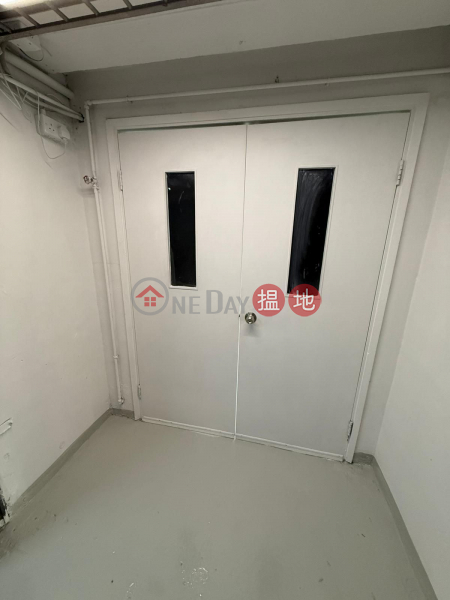 Kwun Tong Industrial Centre | Middle | Industrial Rental Listings HK$ 17,000/ month