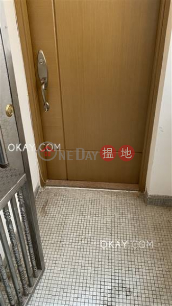 Intimate 2 bedroom in Western District | For Sale | Kuk Fung Building 吉豐大廈 Sales Listings