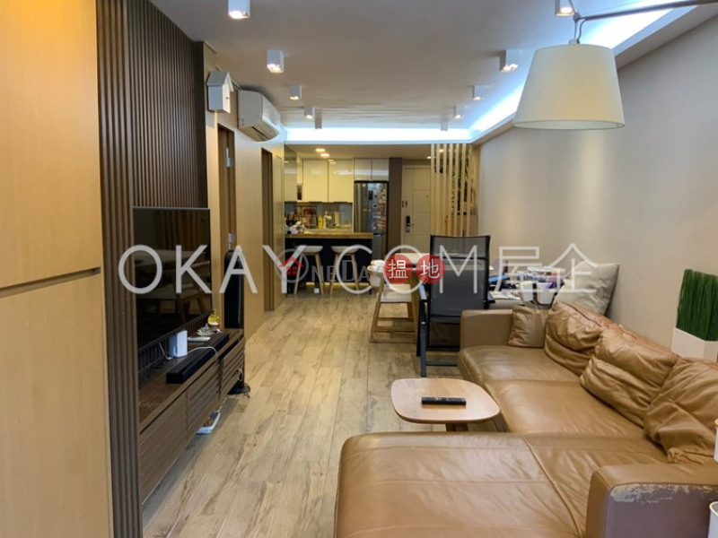 Rare 2 bedroom with parking For Sale, JADE COURT 金翠苑 Sales Listings