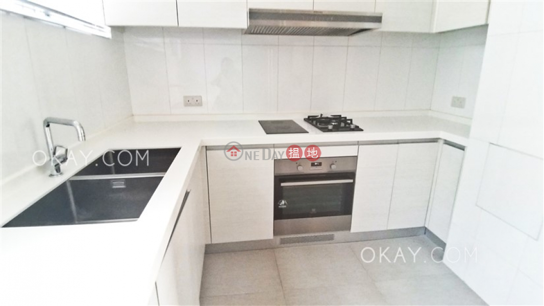 Beautiful house with balcony & parking | Rental | 30 Cape Road Block 1-6 環角道 30號 1-6座 Rental Listings