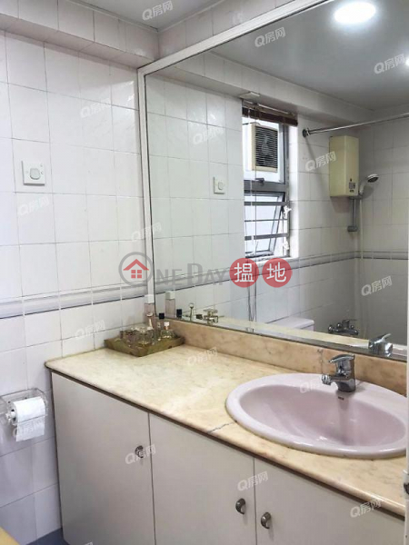 Property Search Hong Kong | OneDay | Residential Rental Listings | South Horizons Phase 1, Hoi Ngar Court Block 3 | 3 bedroom High Floor Flat for Rent