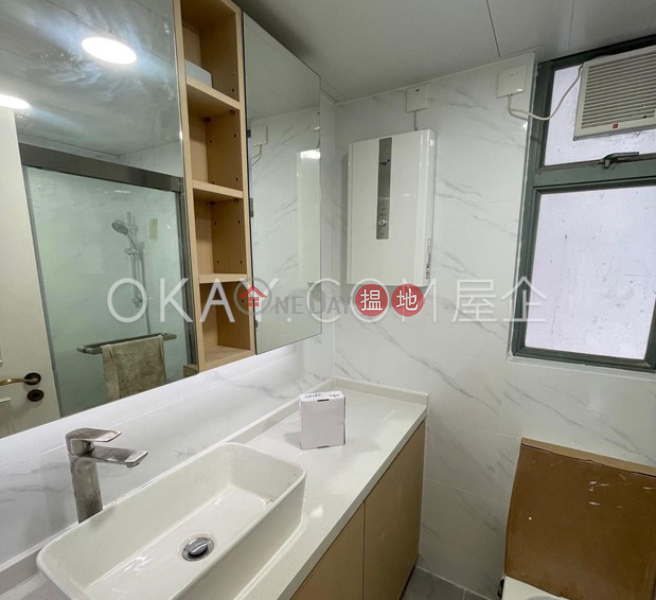HK$ 30,000/ month Queen\'s Terrace, Western District Tasteful 2 bedroom in Sheung Wan | Rental