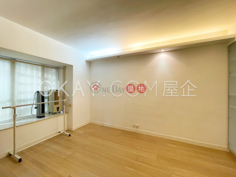 HK$ 93,000/ month, Dynasty Court Central District, Unique 3 bedroom with balcony & parking | Rental