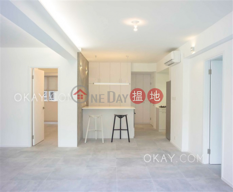 Lovely 2 bedroom on high floor with balcony | Rental | Wah Hing Industrial Mansions 華興工業大廈 _0