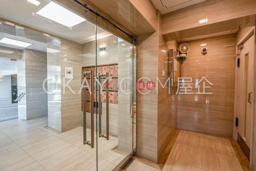 Efficient 3 bedroom with balcony & parking | For Sale | POKFULAM COURT, 94Pok Fu Lam Road 碧林閣 Sales Listings