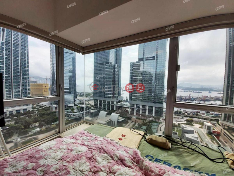 HK$ 60,000/ month, The Waterfront Phase 2 Tower 7 Yau Tsim Mong The Waterfront Phase 2 Tower 7 | 3 bedroom Mid Floor Flat for Rent