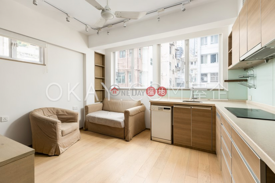 Cozy 1 bedroom on high floor with rooftop | Rental | 54 Graham Street 嘉咸街54號 Rental Listings