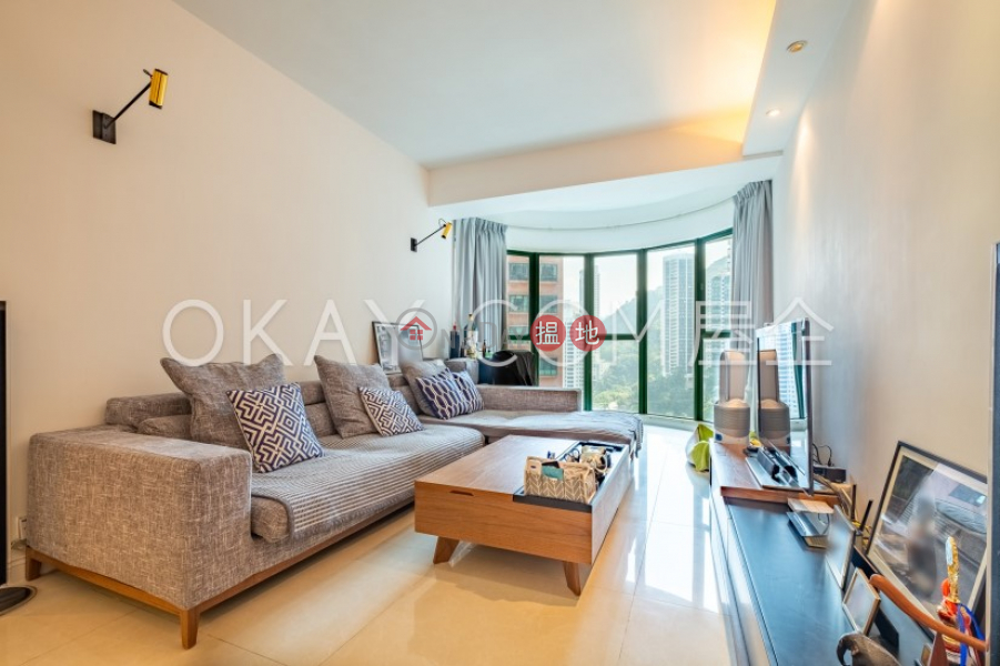 Gorgeous 2 bedroom with parking | For Sale | Hillsborough Court 曉峰閣 Sales Listings
