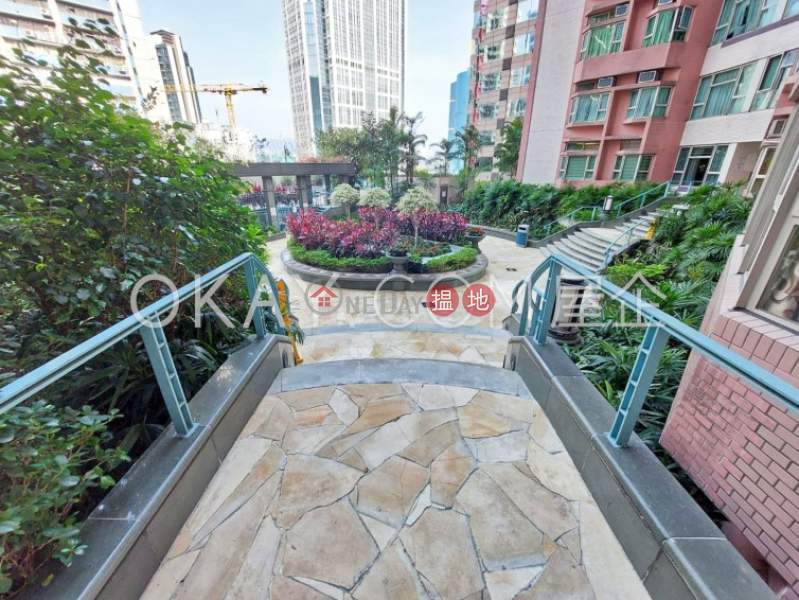 HK$ 13.5M, Island Place | Eastern District Nicely kept 3 bedroom on high floor | For Sale