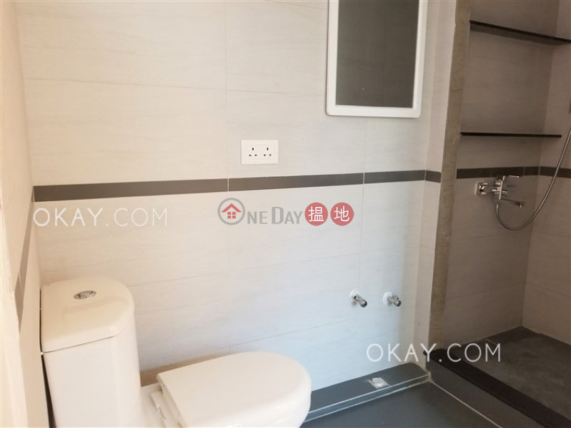 Cozy 2 bedroom on high floor with parking | Rental | MERLIN COURT 美輪閣 Rental Listings