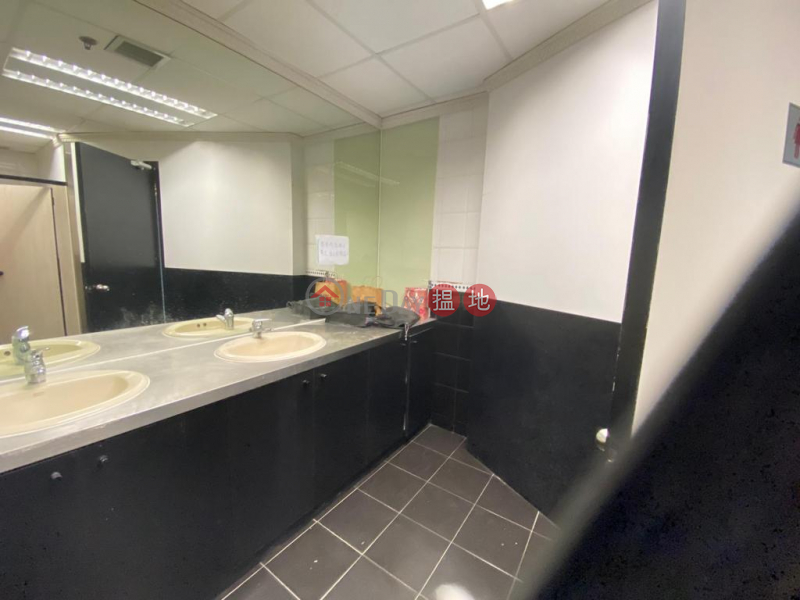 HK$ 333,034/ 月偉倫中心2期-葵青葵涌 偉倫中心 全層貨倉 實用空間 內有廁所