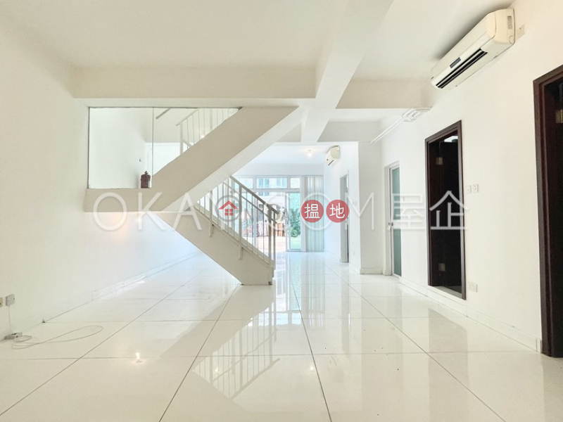 Cozy house with balcony | Rental, New Villa Cecil - Phase 1 新趙苑 - 第1期 Rental Listings | Cheung Chau (OKAY-R370918)