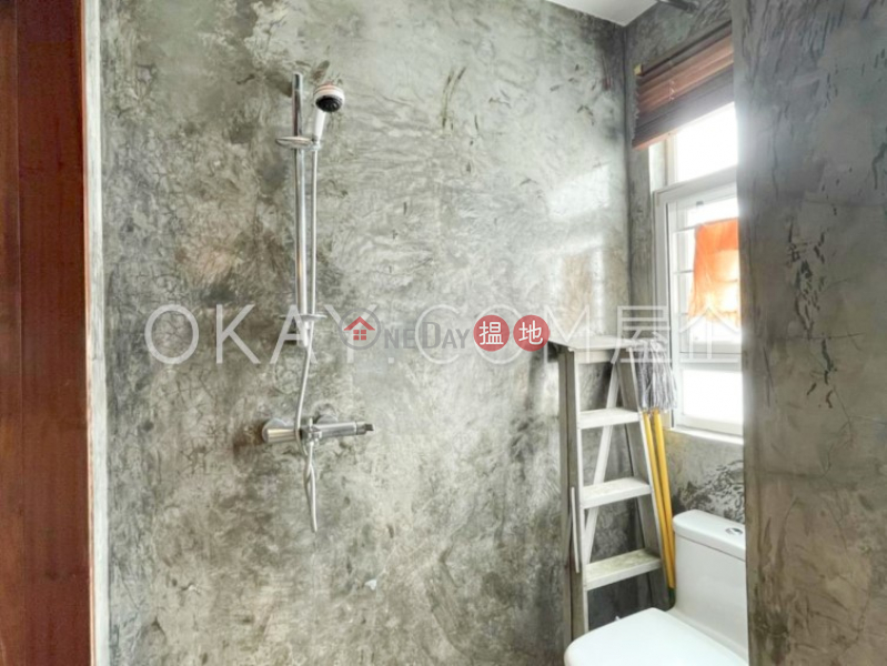Charming 3 bedroom on high floor with rooftop & parking | For Sale | Green Park 碧翠苑 Sales Listings