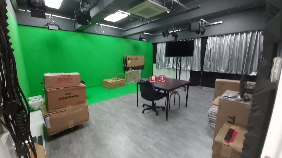 Property Search Hong Kong | OneDay | Industrial Rental Listings Kwun Tong Whole flat unit with simple decoration