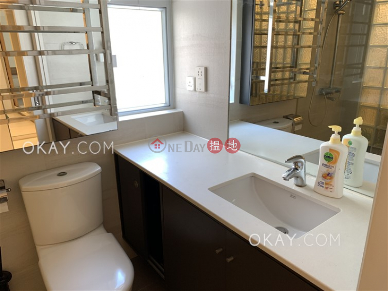 Charming 2 bedroom in Sheung Wan | For Sale | Tai Ping Mansion 太平大廈 Sales Listings