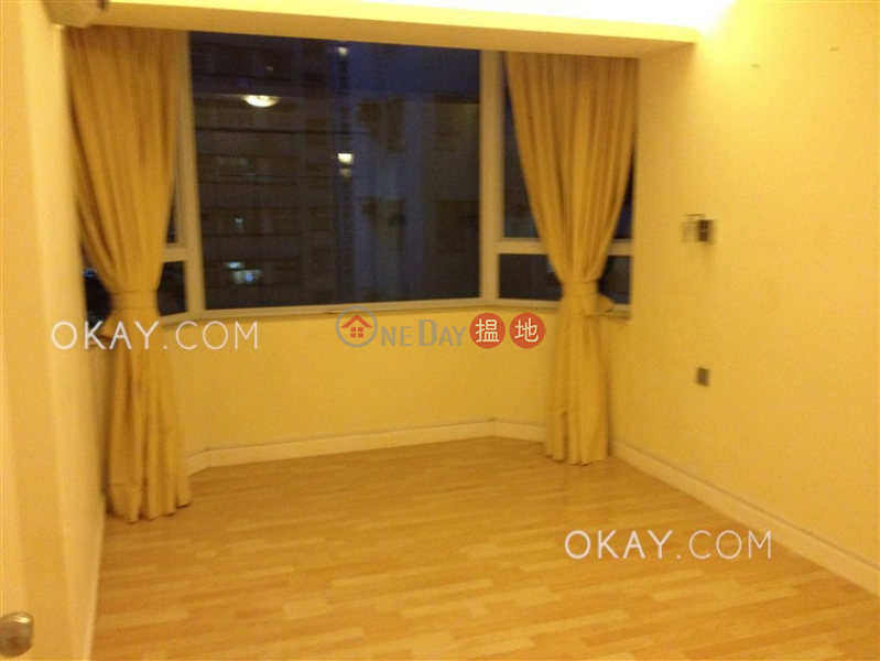 Elegant 3 bedroom in Mid-levels West | Rental | Wing Cheung Court 穎章大廈 Rental Listings