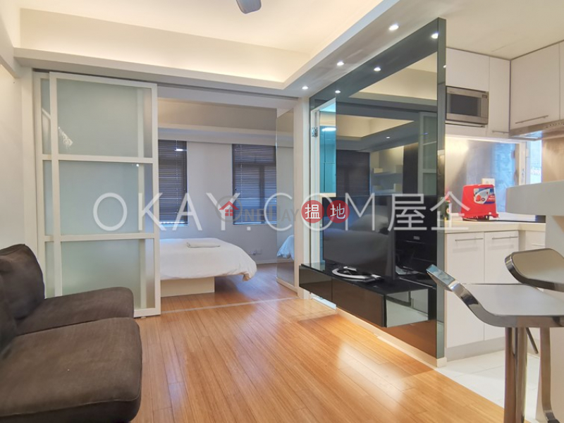 Intimate 1 bedroom in Sheung Wan | For Sale | Carbo Mansion 嘉寶大廈 Sales Listings