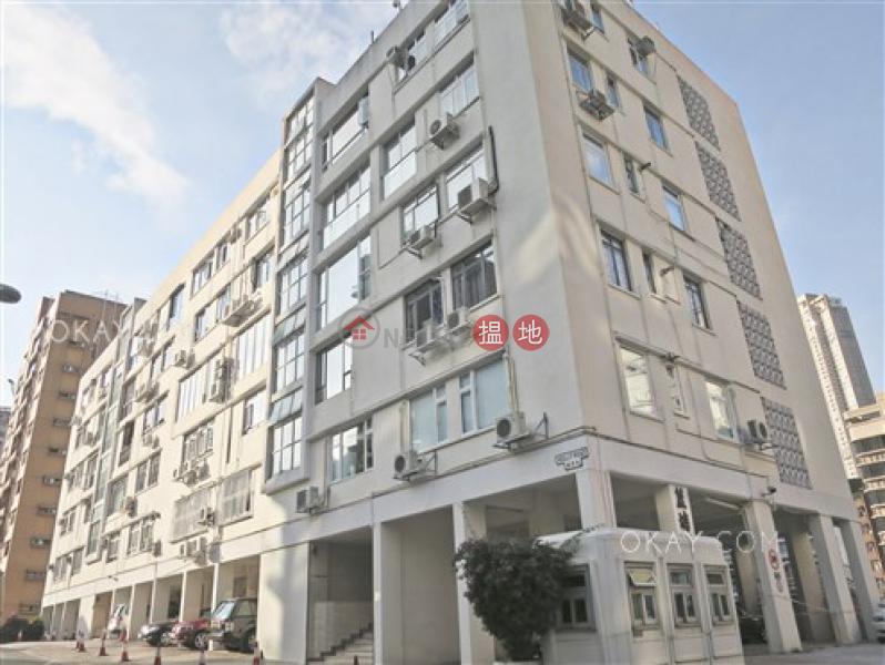 HK$ 20M Blue Pool Court - Holly Road, Wan Chai District, Charming 3 bedroom in Happy Valley | For Sale