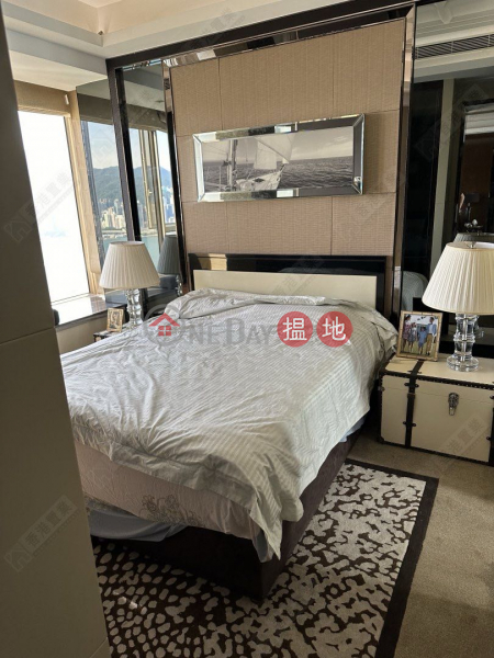 HK$ 25M Harbour Pinnacle Yau Tsim Mong, Three bedrooms and one apartment in Harbour Pinnacle