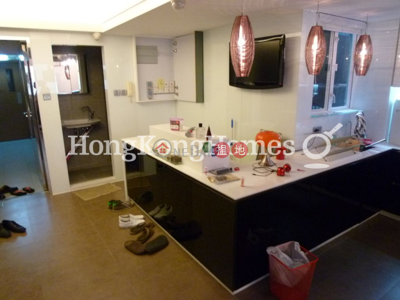 Property Search Hong Kong | OneDay | Residential | Rental Listings | 3 Bedroom Family Unit for Rent at Glory House
