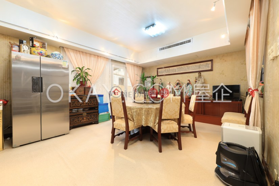 HK$ 160M | Jardine\'s Lookout Garden, Wan Chai District Exquisite house with rooftop & parking | For Sale