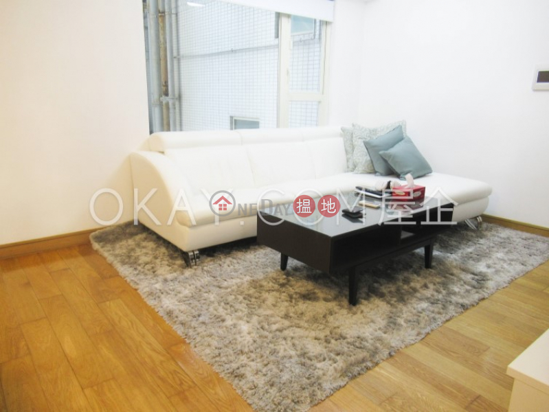 Luxurious 3 bedroom with balcony | For Sale | Centrestage 聚賢居 Sales Listings