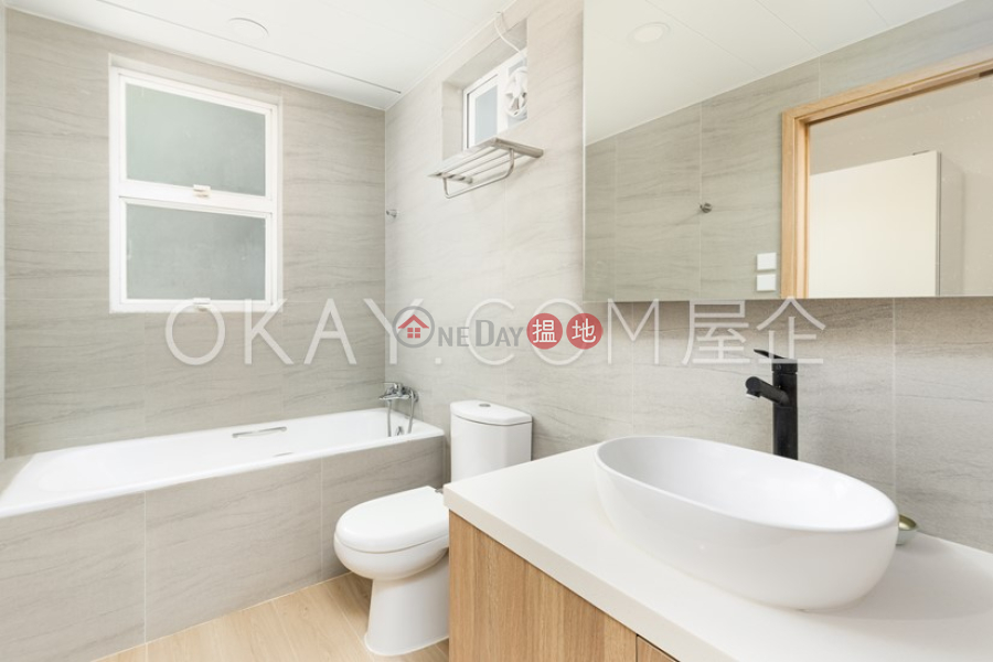 Nicely kept house with rooftop, terrace & balcony | For Sale | Ha Yeung Village House 下洋村屋 Sales Listings