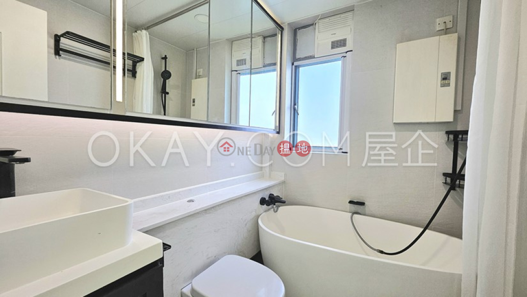 Gorgeous 2 bed on high floor with sea views & balcony | Rental | 2 Park Road 柏道2號 Rental Listings