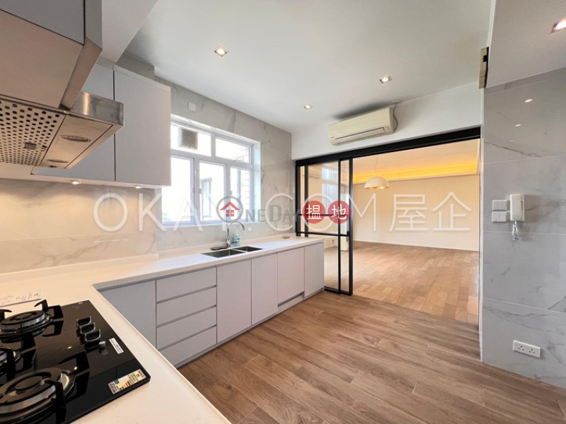 HK$ 65M, Vivian Court Central District | Luxurious 2 bedroom with parking | For Sale