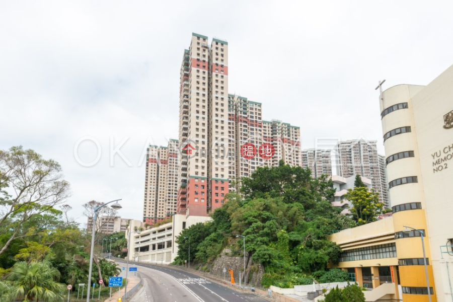 HK$ 35,000/ month, Pokfulam Gardens Block 5 | Western District | Tasteful 3 bed on high floor with sea views & rooftop | Rental