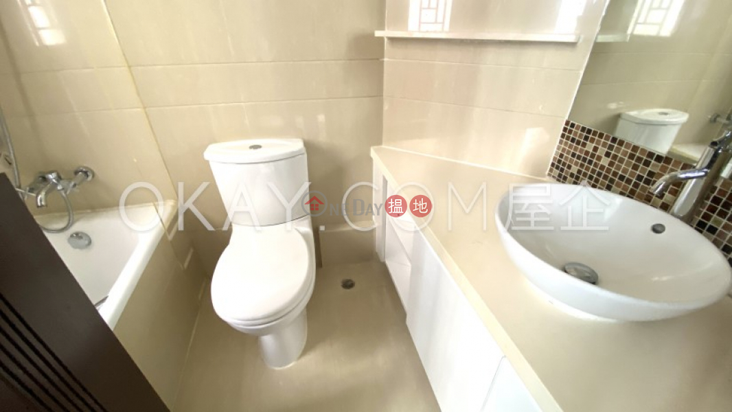 HK$ 28,000/ month | Roc Ye Court Western District Nicely kept 3 bedroom in Mid-levels West | Rental