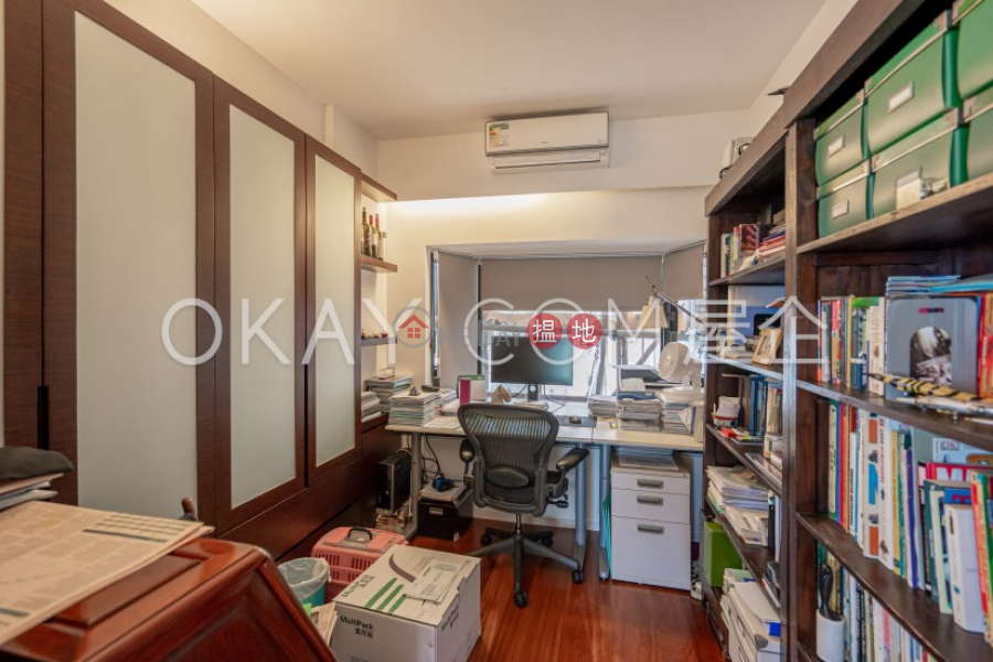 HK$ 39M | Beverly Hill Wan Chai District, Luxurious 3 bedroom with balcony & parking | For Sale