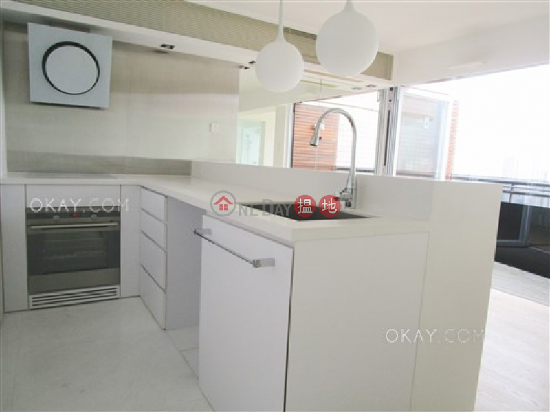 HK$ 16M | Greencliff | Wan Chai District Popular 1 bed on high floor with racecourse views | For Sale