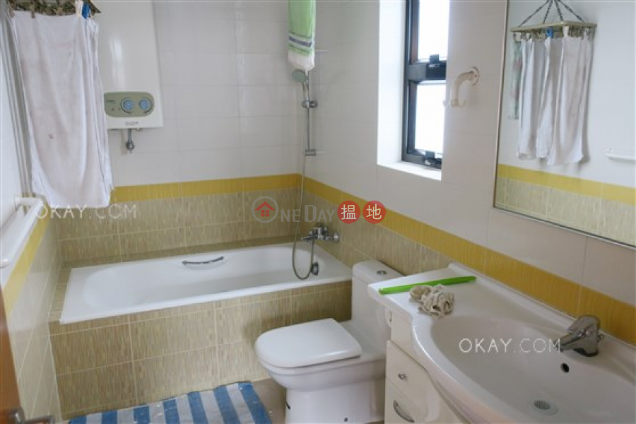 HK$ 56,000/ month Villa Lotto Wan Chai District | Efficient 3 bedroom with parking | Rental