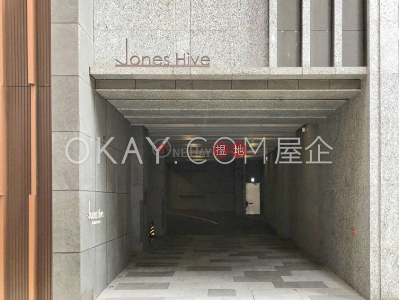 HK$ 11.65M | Jones Hive Wan Chai District | Gorgeous 2 bed on high floor with sea views & balcony | For Sale