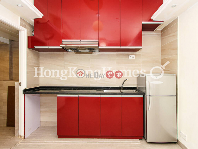 3 Bedroom Family Unit for Rent at Ying Wah Court 486-488 King\'s Road | Eastern District, Hong Kong, Rental HK$ 40,000/ month
