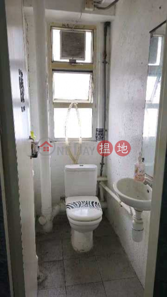 HK$ 8,500/ month, Sun Hing Industrial Building | Tuen Mun, The company manages the warehouse, making it easy to load and unload goods.